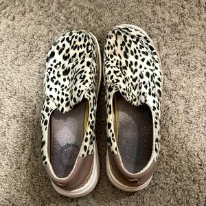 Women’s Leopard Hey Dudes